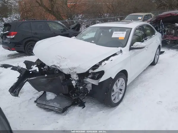1VWBA7A36JC049532 2018 VOLKSWAGEN PASSAT - Image 2