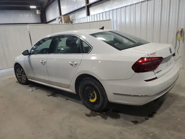 1VWBA7A37JC000193 2018 VOLKSWAGEN PASSAT - Image 2