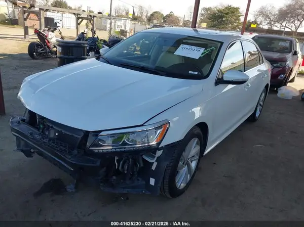 1VWBA7A37JC002767 2018 VOLKSWAGEN PASSAT - Image 2