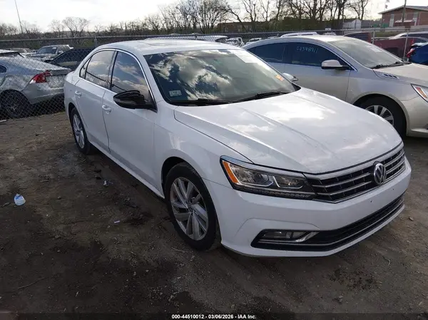 1VWBA7A37JC004132 2018 VOLKSWAGEN PASSAT - Image 1