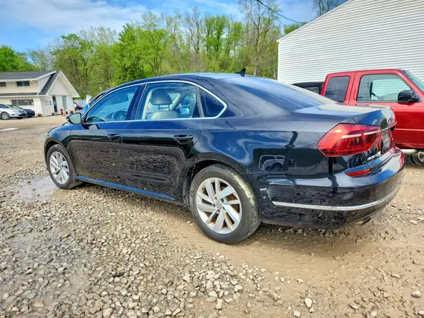 1VWBA7A37JC005894 2018 VOLKSWAGEN PASSAT - Image 2