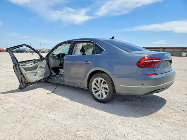 1VWBA7A37JC011940 2018 VOLKSWAGEN PASSAT - Image 2
