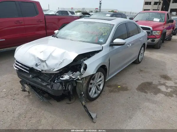 1VWBA7A37JC015793 2018 VOLKSWAGEN PASSAT - Image 2