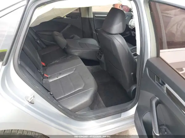 1VWBA7A37JC015793 2018 VOLKSWAGEN PASSAT - Image 8