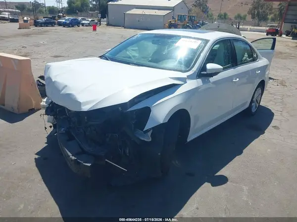 1VWBA7A37JC026597 2018 VOLKSWAGEN PASSAT - Image 2