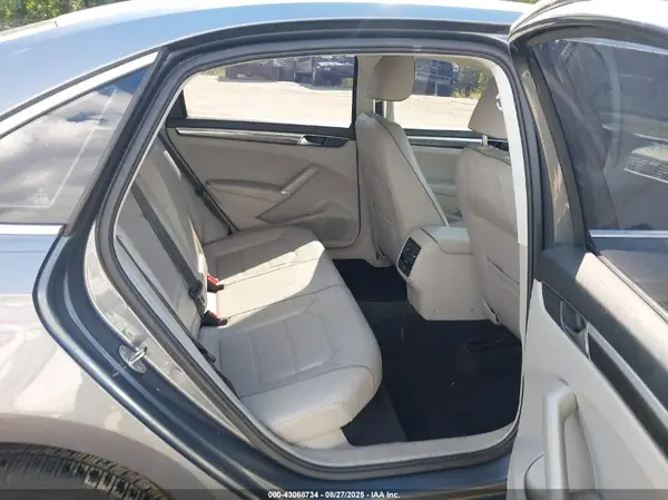 1VWBA7A37JC032433 2018 VOLKSWAGEN PASSAT - Image 8