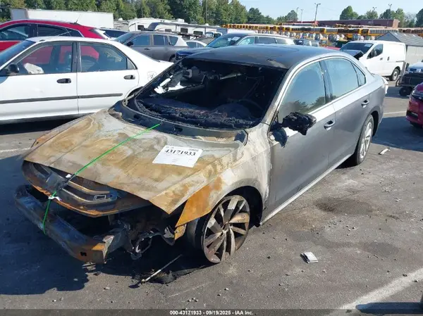 1VWBA7A37JC044985 2018 VOLKSWAGEN PASSAT - Image 2