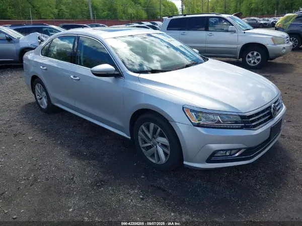 1VWBA7A38JC004818 2018 VOLKSWAGEN PASSAT - Image 1