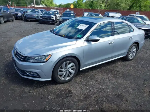 1VWBA7A38JC004818 2018 VOLKSWAGEN PASSAT - Image 2