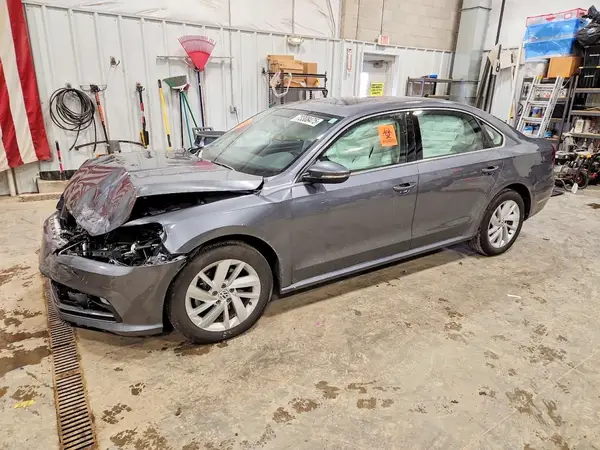 1VWBA7A38JC005919 2018 VOLKSWAGEN PASSAT - Image 1
