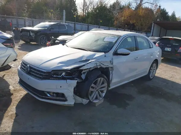 1VWBA7A38JC006617 2018 VOLKSWAGEN PASSAT - Image 2
