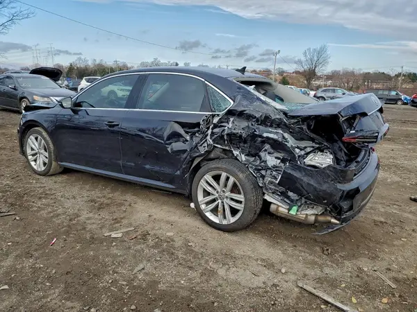 1VWBA7A38JC008772 2018 VOLKSWAGEN PASSAT - Image 2