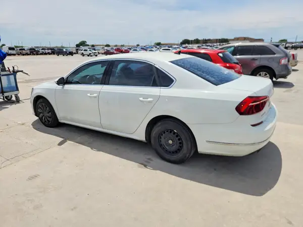 1VWBA7A38JC009727 2018 VOLKSWAGEN PASSAT - Image 2