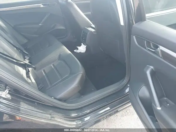 1VWBA7A38JC011123 2018 VOLKSWAGEN PASSAT - Image 8
