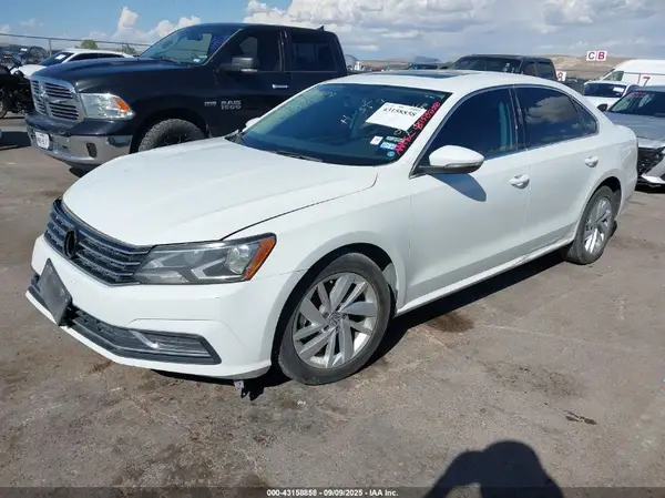 1VWBA7A38JC013048 2018 VOLKSWAGEN PASSAT - Image 2