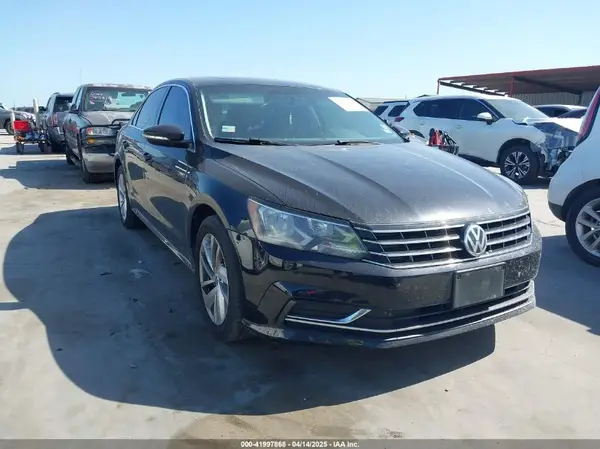 1VWBA7A38JC013471 2018 VOLKSWAGEN PASSAT - Image 1
