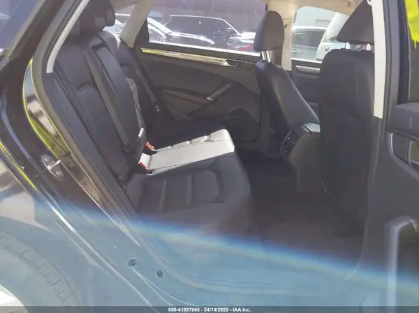 1VWBA7A38JC013471 2018 VOLKSWAGEN PASSAT - Image 8
