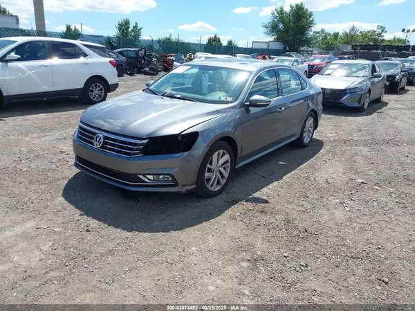 1VWBA7A38JC015592 2018 VOLKSWAGEN PASSAT - Image 2