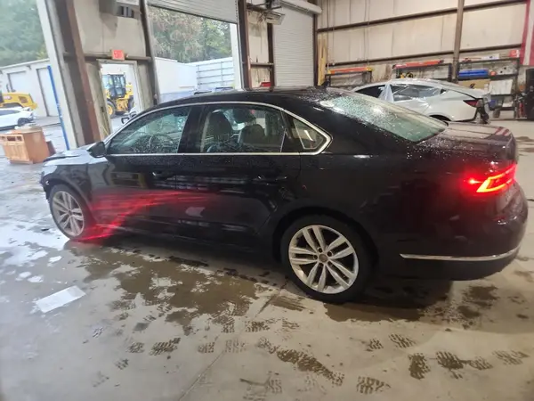 1VWBA7A38JC016676 2018 VOLKSWAGEN PASSAT - Image 2