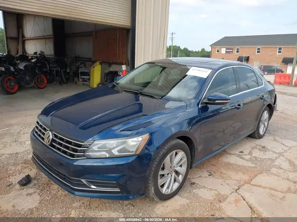 1VWBA7A38JC020307 2018 VOLKSWAGEN PASSAT - Image 2