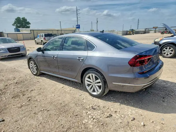 1VWBA7A38JC025278 2018 VOLKSWAGEN PASSAT - Image 2