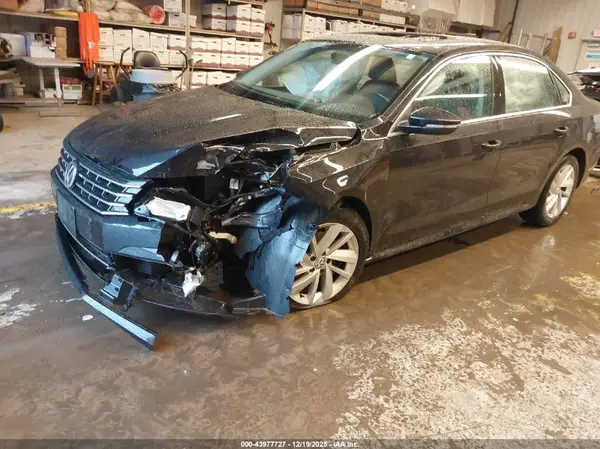 1VWBA7A38JC028813 2018 VOLKSWAGEN PASSAT - Image 2