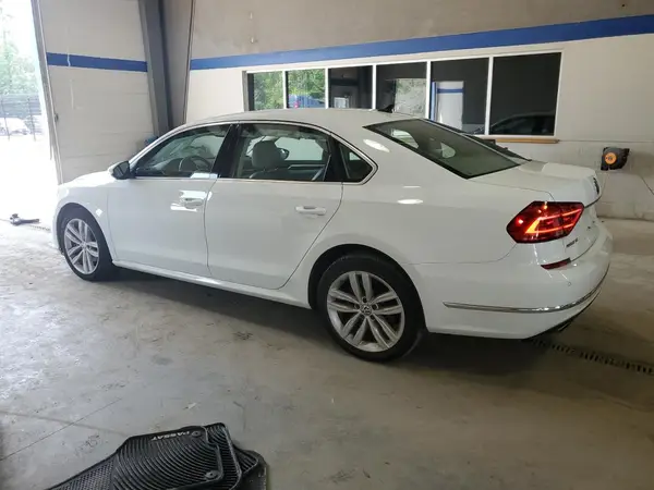 1VWBA7A38JC029735 2018 VOLKSWAGEN PASSAT - Image 2