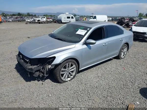1VWBA7A38JC030660 2018 VOLKSWAGEN PASSAT - Image 2