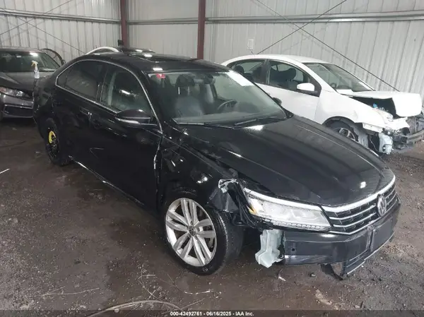 1VWBA7A38JC032988 2018 VOLKSWAGEN PASSAT - Image 1