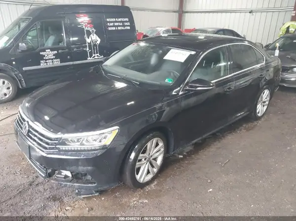 1VWBA7A38JC032988 2018 VOLKSWAGEN PASSAT - Image 2
