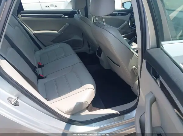 1VWBA7A38JC040945 2018 VOLKSWAGEN PASSAT - Image 8