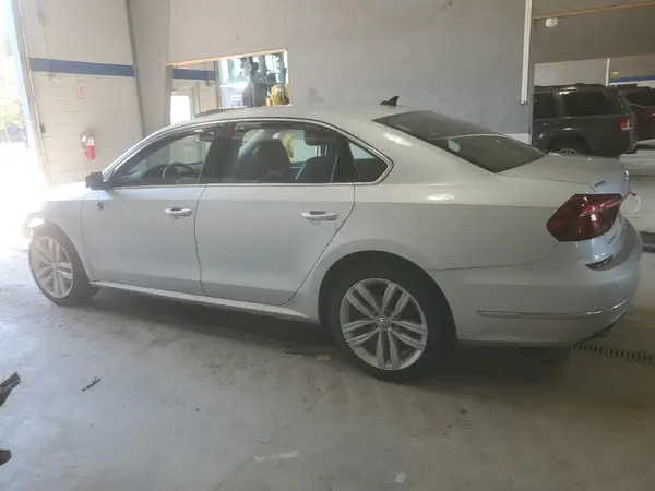 1VWBA7A38JC042257 2018 VOLKSWAGEN PASSAT - Image 2