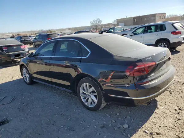 1VWBA7A38JC042369 2018 VOLKSWAGEN PASSAT - Image 2