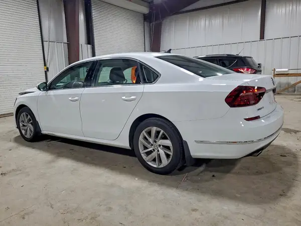 1VWBA7A38JC045966 2018 VOLKSWAGEN PASSAT - Image 2