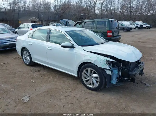 1VWBA7A38JC048169 2018 VOLKSWAGEN PASSAT - Image 1