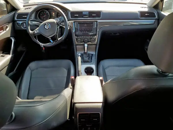 1VWBA7A38JC050519 2018 VOLKSWAGEN PASSAT - Image 8