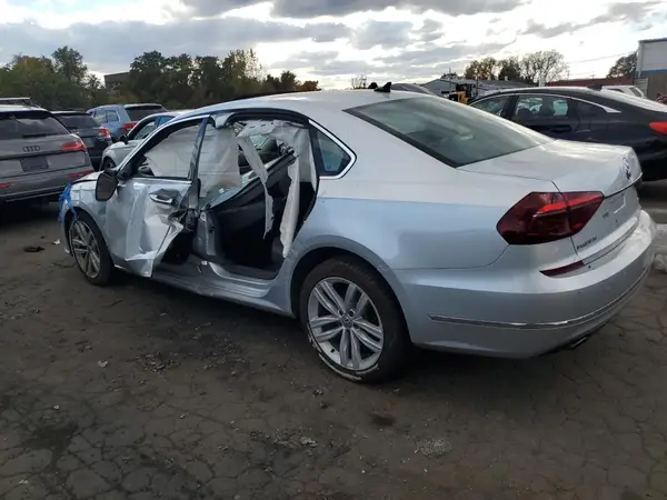 1VWBA7A39JC024110 2018 VOLKSWAGEN PASSAT - Image 2