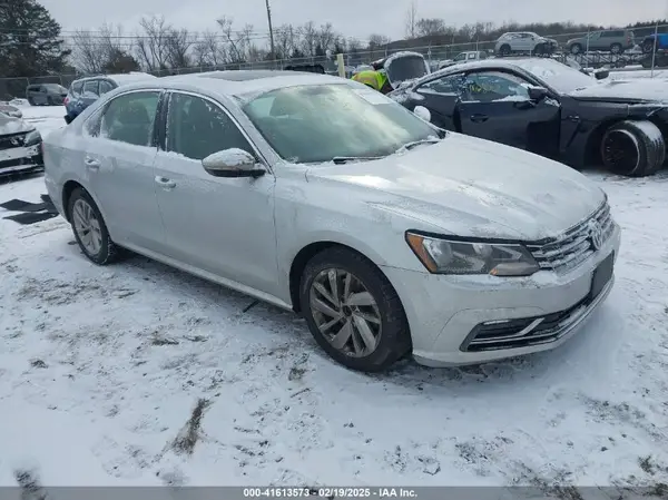 1VWBA7A39JC033373 2018 VOLKSWAGEN PASSAT - Image 1