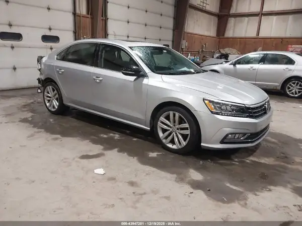 1VWBA7A3XJC001693 2018 VOLKSWAGEN PASSAT - Image 1
