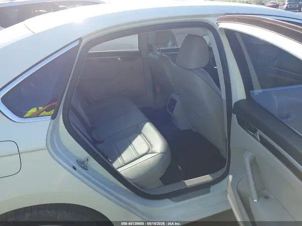 1VWBA7A3XJC011835 2018 VOLKSWAGEN PASSAT - Image 8