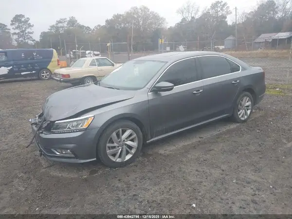 1VWBA7A3XJC013875 2018 VOLKSWAGEN PASSAT - Image 2