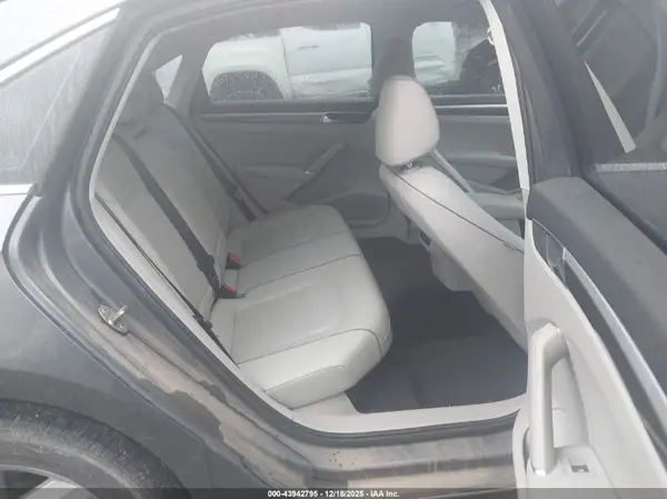 1VWBA7A3XJC013875 2018 VOLKSWAGEN PASSAT - Image 8