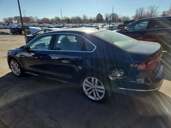 1VWBA7A3XJC020213 2018 VOLKSWAGEN PASSAT - Image 2