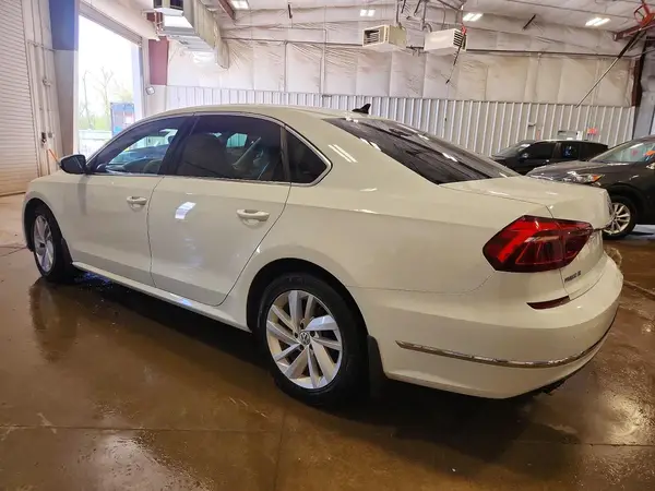 1VWBA7A3XJC021989 2018 VOLKSWAGEN PASSAT - Image 2