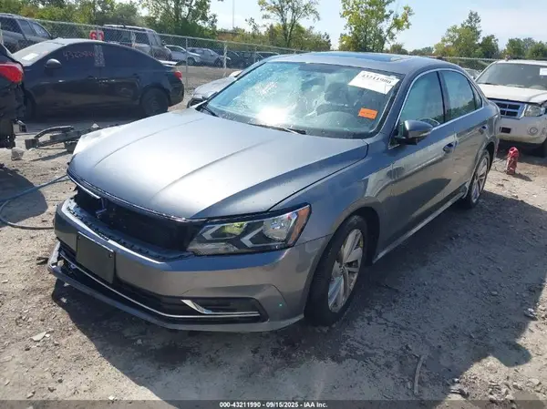 1VWBA7A3XJC043765 2018 VOLKSWAGEN PASSAT - Image 2
