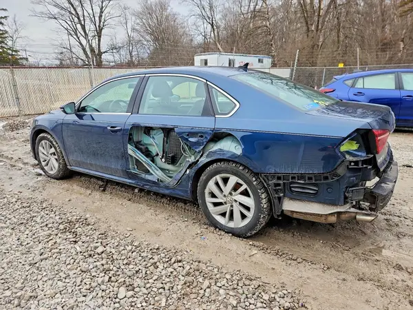 1VWBA7A3XJC043927 2018 VOLKSWAGEN PASSAT - Image 2