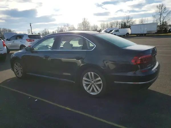 1VWBA7A3XJC045693 2018 VOLKSWAGEN PASSAT - Image 2