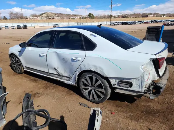 1VWBM7A36JC041289 2018 VOLKSWAGEN PASSAT - Image 2