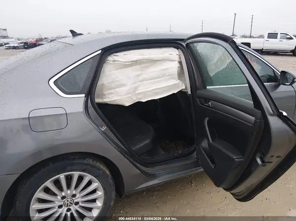 1VWBS7A30GC012076 2016 VOLKSWAGEN PASSAT - Image 8