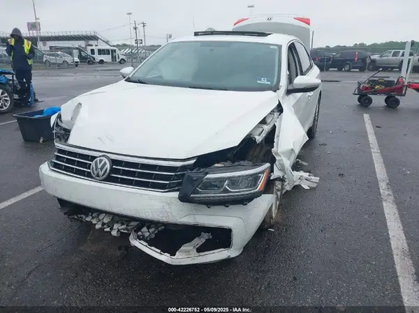 1VWBS7A31GC018050 2016 VOLKSWAGEN PASSAT - Image 2